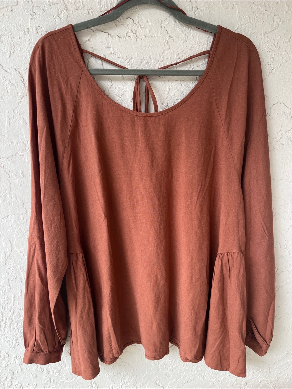 HeysonNWT Mocha/Rust Top w/Gathered Side Panels-Dramatic Back w/Tie-Long Sleeves